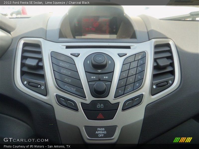 Lime Squeeze / Charcoal Black 2013 Ford Fiesta SE Sedan