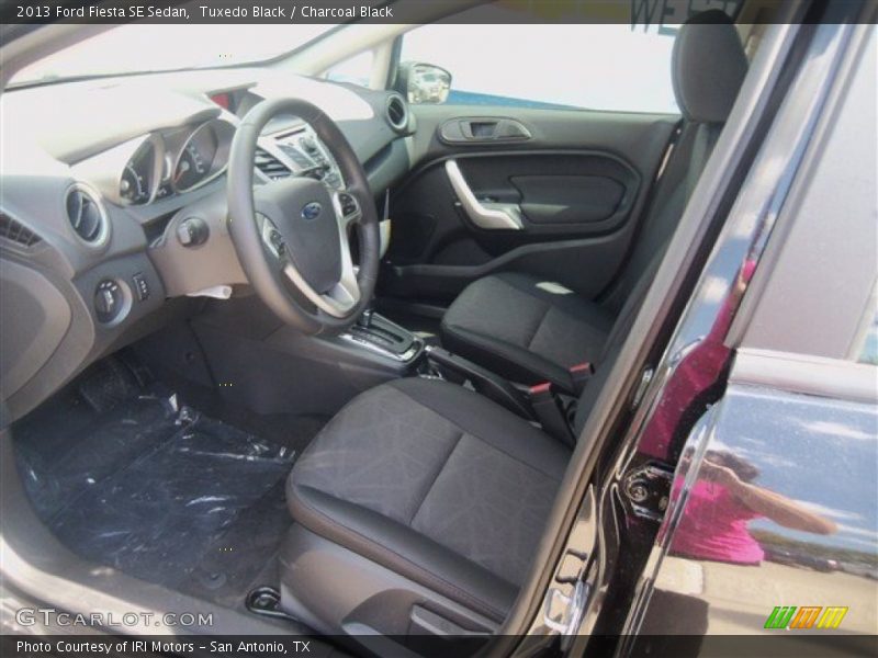 Tuxedo Black / Charcoal Black 2013 Ford Fiesta SE Sedan