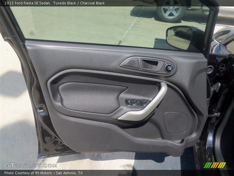 Tuxedo Black / Charcoal Black 2013 Ford Fiesta SE Sedan