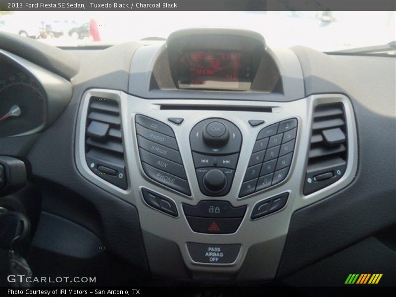 Tuxedo Black / Charcoal Black 2013 Ford Fiesta SE Sedan