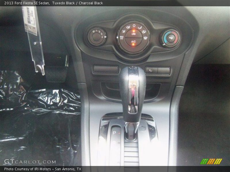 Tuxedo Black / Charcoal Black 2013 Ford Fiesta SE Sedan