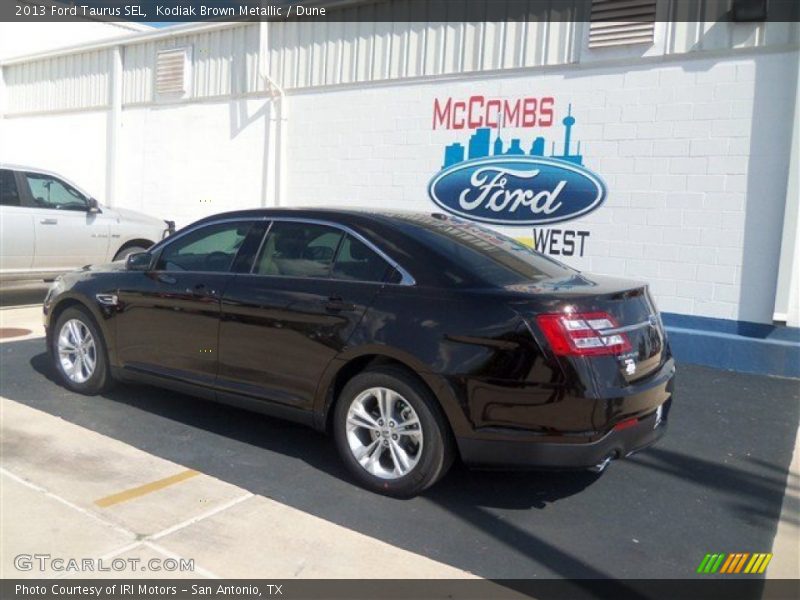 Kodiak Brown Metallic / Dune 2013 Ford Taurus SEL