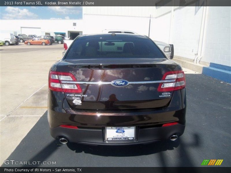 Kodiak Brown Metallic / Dune 2013 Ford Taurus SEL