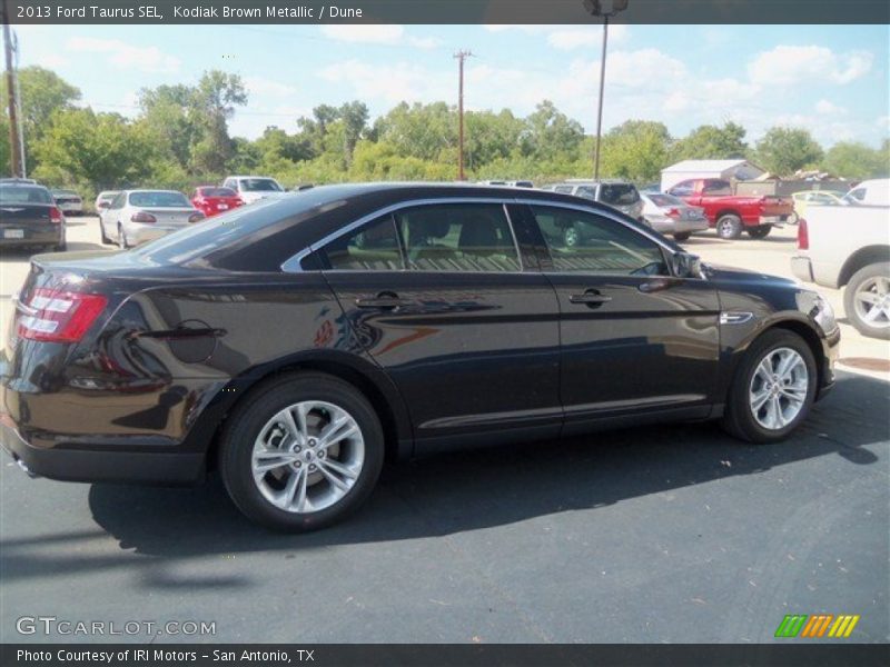 Kodiak Brown Metallic / Dune 2013 Ford Taurus SEL