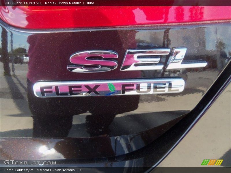 Kodiak Brown Metallic / Dune 2013 Ford Taurus SEL