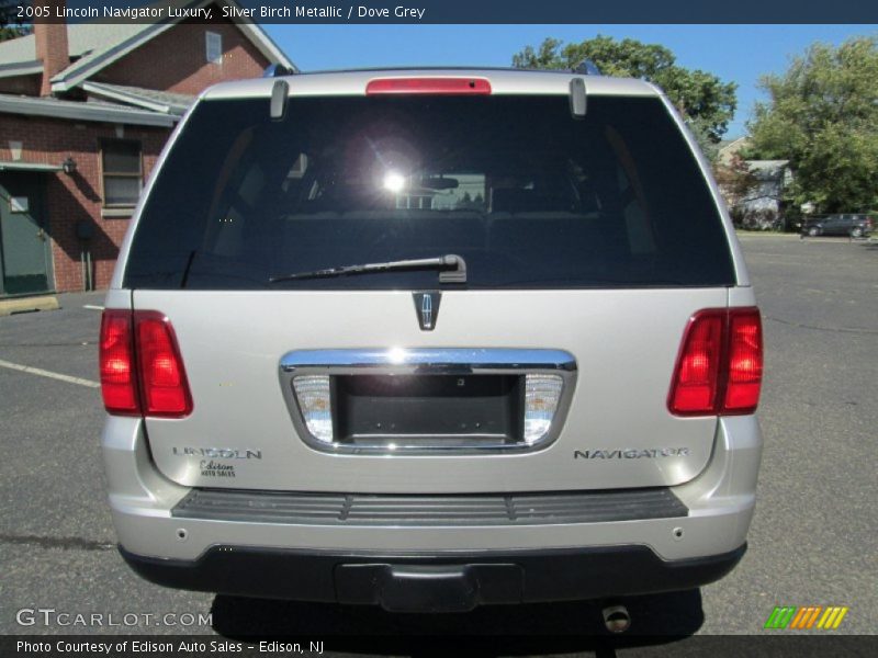 Silver Birch Metallic / Dove Grey 2005 Lincoln Navigator Luxury