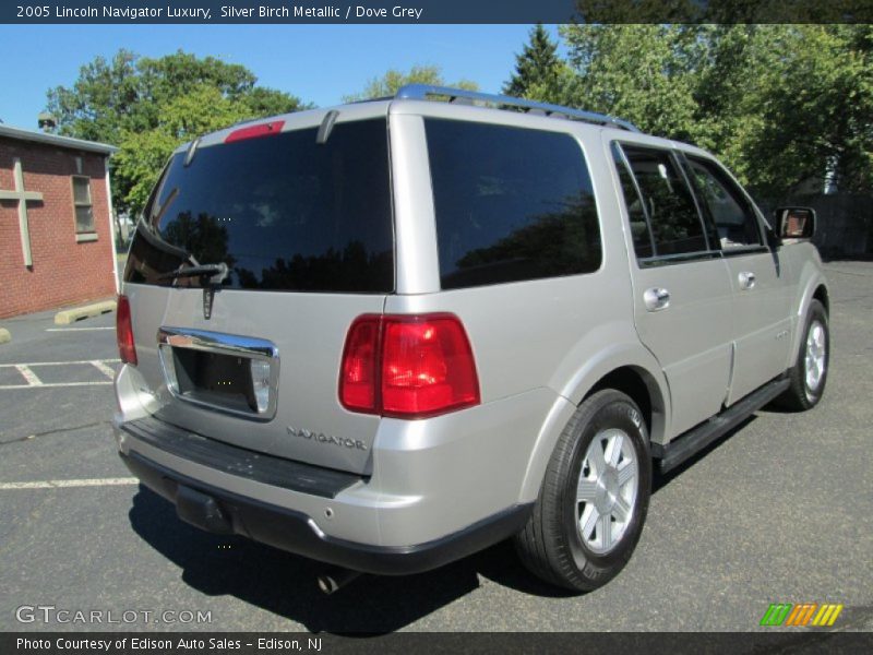 Silver Birch Metallic / Dove Grey 2005 Lincoln Navigator Luxury