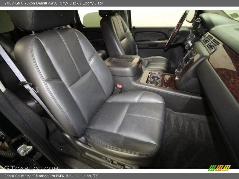 Onyx Black / Ebony Black 2007 GMC Yukon Denali AWD