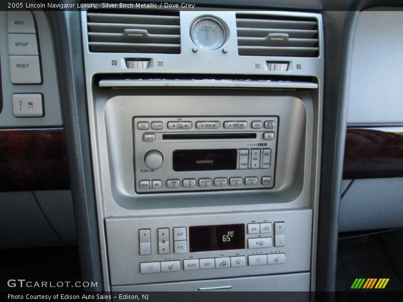 Silver Birch Metallic / Dove Grey 2005 Lincoln Navigator Luxury