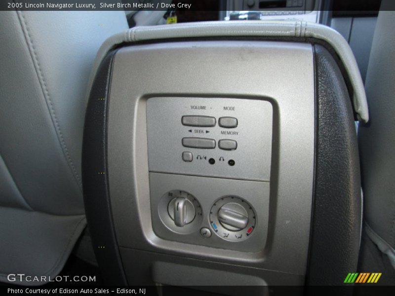 Silver Birch Metallic / Dove Grey 2005 Lincoln Navigator Luxury