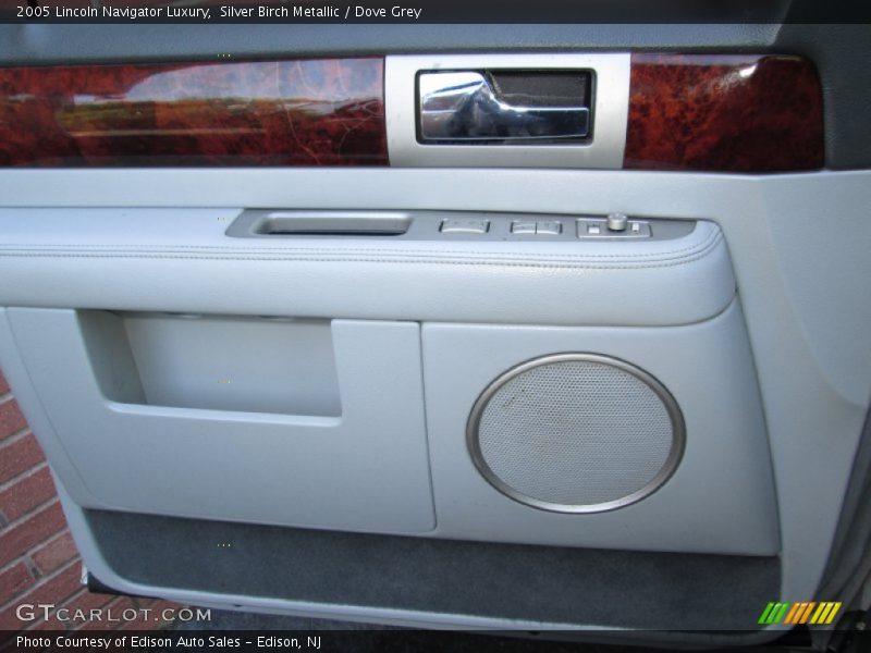 Silver Birch Metallic / Dove Grey 2005 Lincoln Navigator Luxury