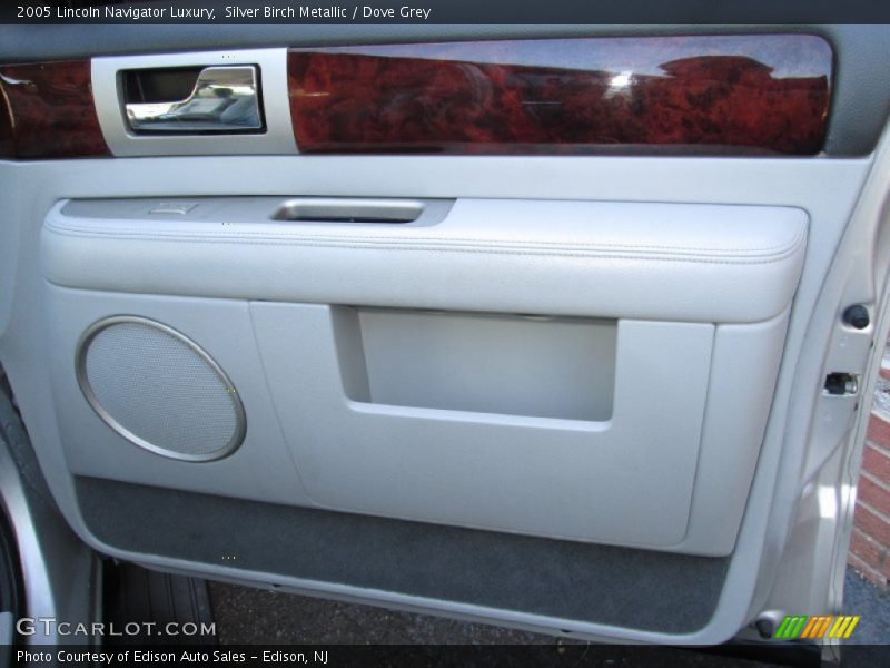 Silver Birch Metallic / Dove Grey 2005 Lincoln Navigator Luxury