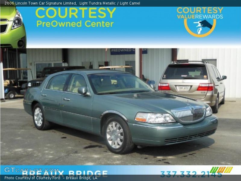 Light Tundra Metallic / Light Camel 2006 Lincoln Town Car Signature Limited