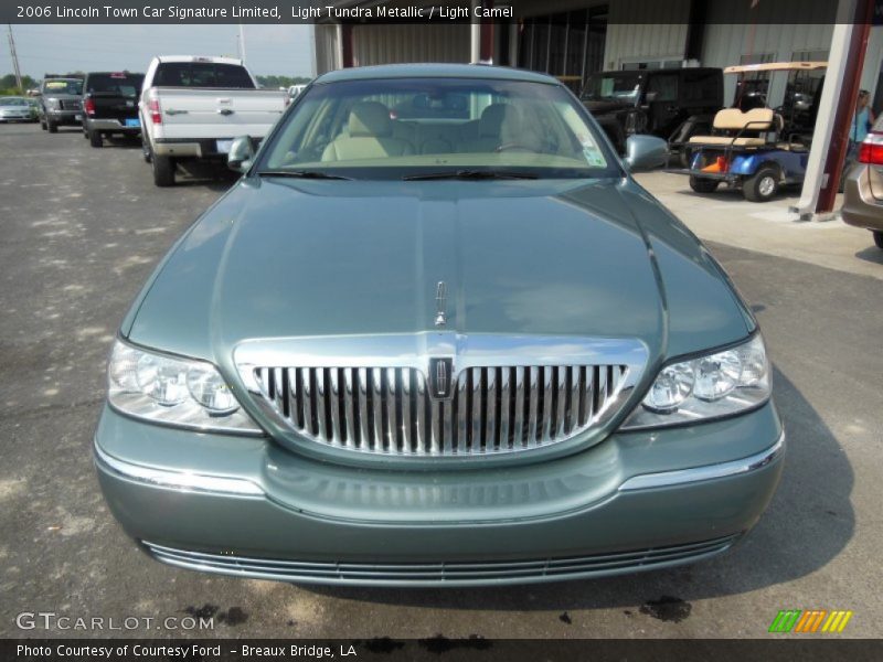 Light Tundra Metallic / Light Camel 2006 Lincoln Town Car Signature Limited