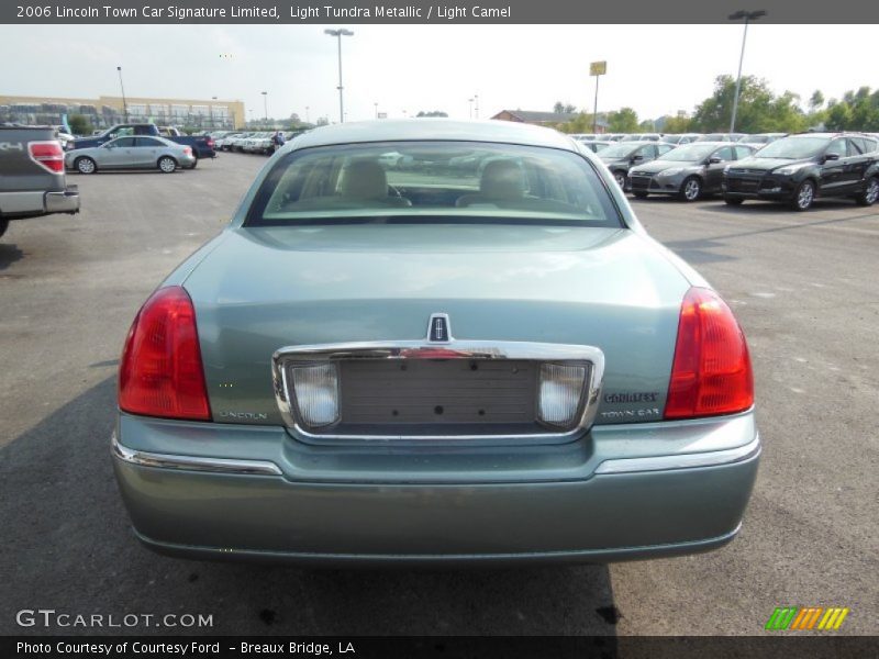 Light Tundra Metallic / Light Camel 2006 Lincoln Town Car Signature Limited