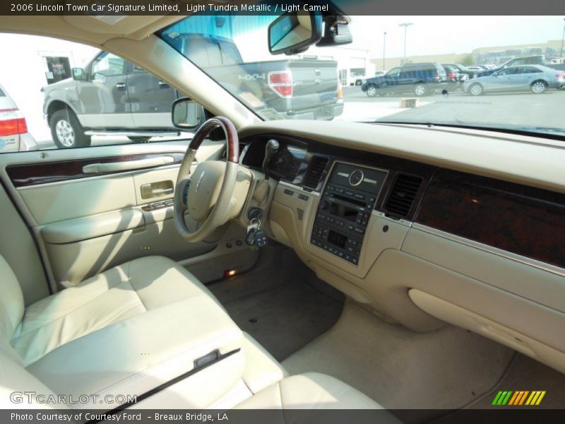 Light Tundra Metallic / Light Camel 2006 Lincoln Town Car Signature Limited