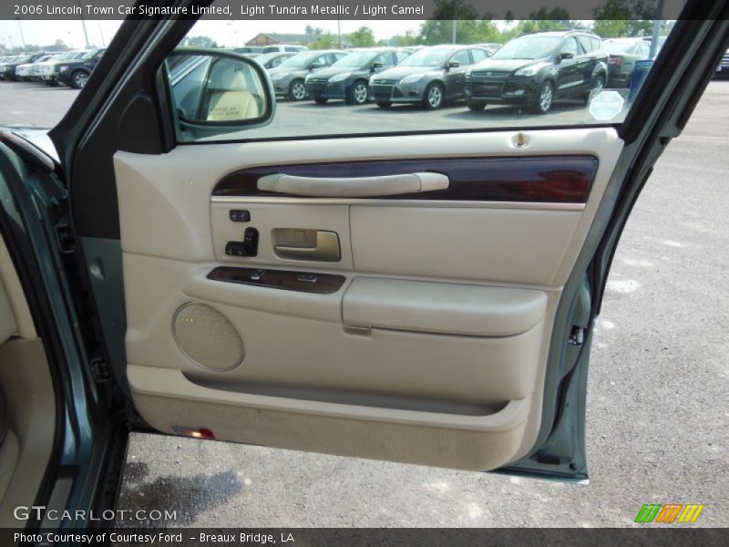 Light Tundra Metallic / Light Camel 2006 Lincoln Town Car Signature Limited