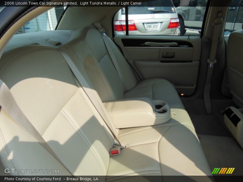 Light Tundra Metallic / Light Camel 2006 Lincoln Town Car Signature Limited