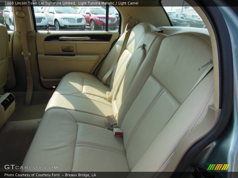 Light Tundra Metallic / Light Camel 2006 Lincoln Town Car Signature Limited