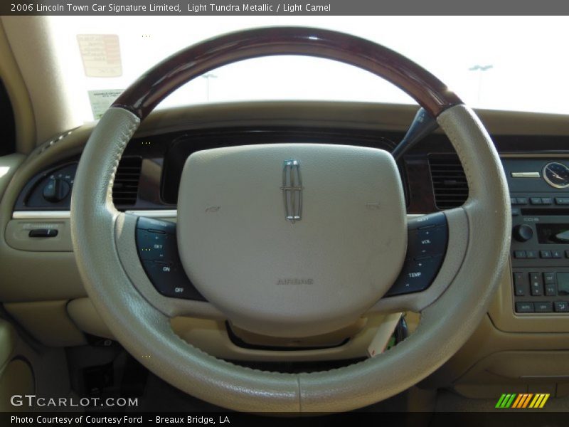 Light Tundra Metallic / Light Camel 2006 Lincoln Town Car Signature Limited