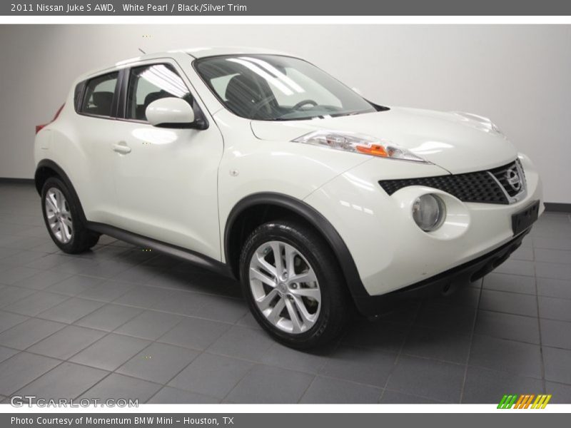 White Pearl / Black/Silver Trim 2011 Nissan Juke S AWD