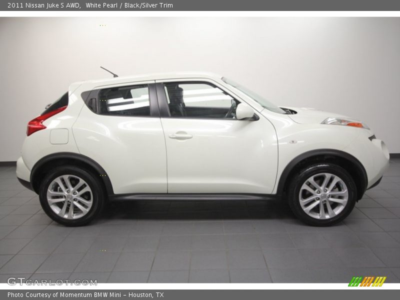 White Pearl / Black/Silver Trim 2011 Nissan Juke S AWD