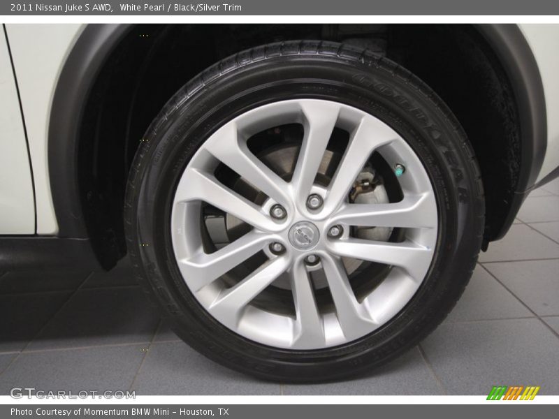 White Pearl / Black/Silver Trim 2011 Nissan Juke S AWD