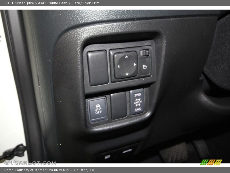 White Pearl / Black/Silver Trim 2011 Nissan Juke S AWD