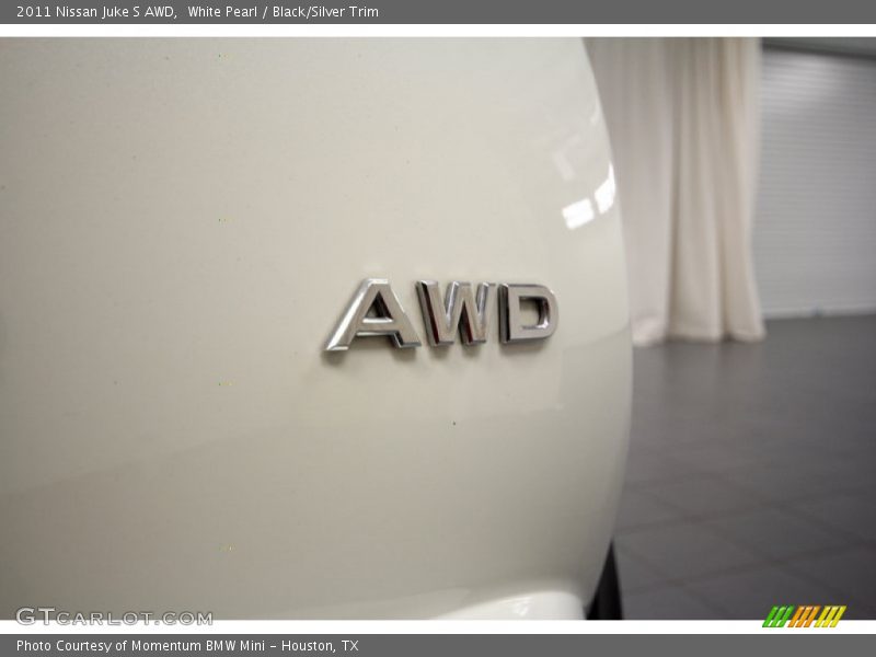 White Pearl / Black/Silver Trim 2011 Nissan Juke S AWD