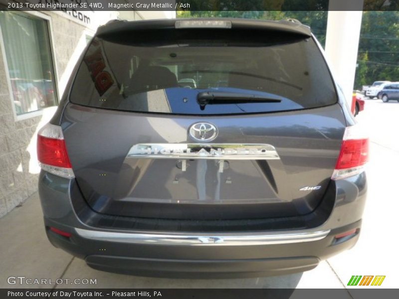 Magnetic Gray Metallic / Ash 2013 Toyota Highlander SE 4WD