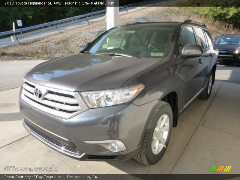 Magnetic Gray Metallic / Ash 2013 Toyota Highlander SE 4WD