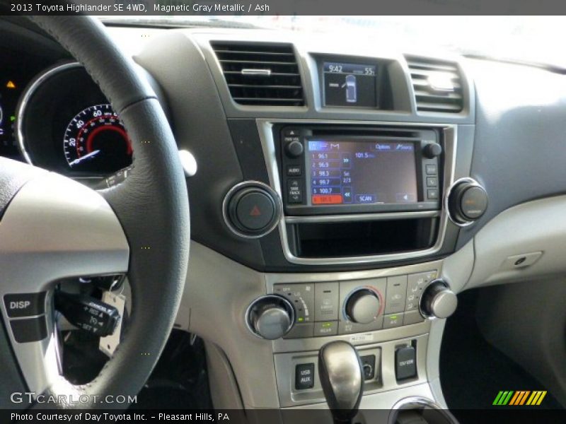 Magnetic Gray Metallic / Ash 2013 Toyota Highlander SE 4WD