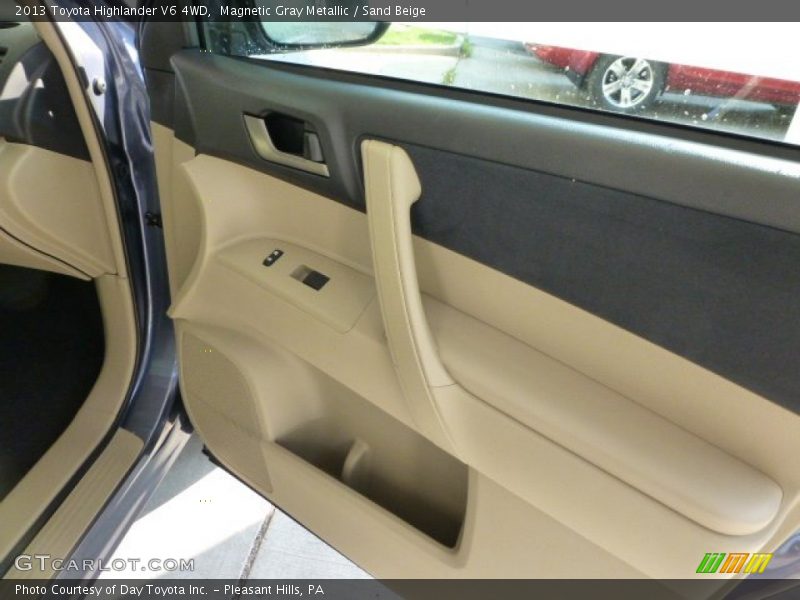Magnetic Gray Metallic / Sand Beige 2013 Toyota Highlander V6 4WD