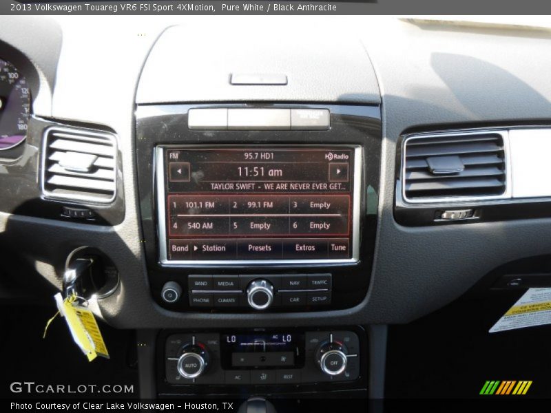 Pure White / Black Anthracite 2013 Volkswagen Touareg VR6 FSI Sport 4XMotion