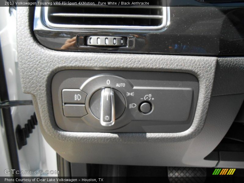 Pure White / Black Anthracite 2013 Volkswagen Touareg VR6 FSI Sport 4XMotion