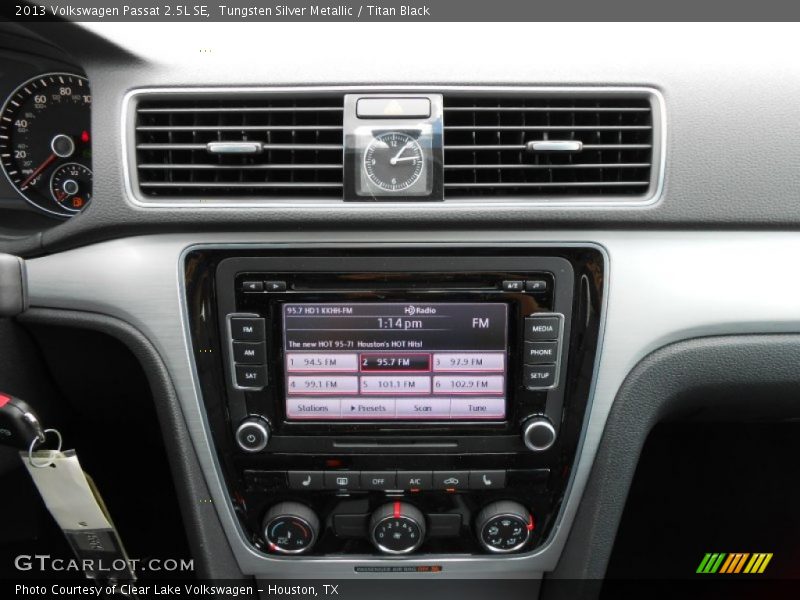 Tungsten Silver Metallic / Titan Black 2013 Volkswagen Passat 2.5L SE
