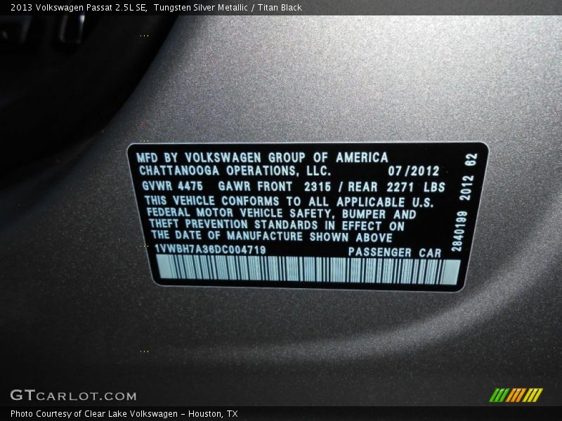 Tungsten Silver Metallic / Titan Black 2013 Volkswagen Passat 2.5L SE