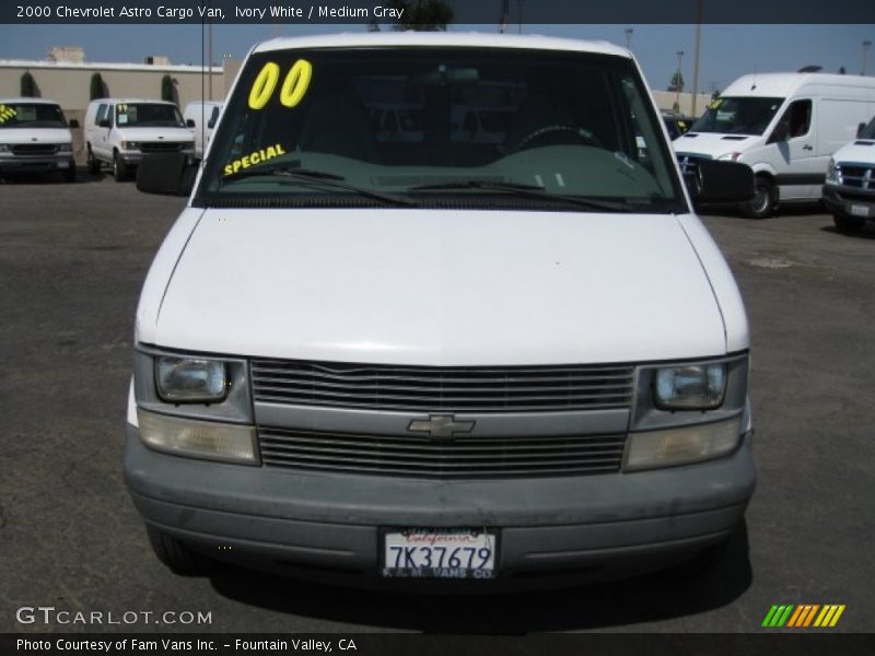 Ivory White / Medium Gray 2000 Chevrolet Astro Cargo Van