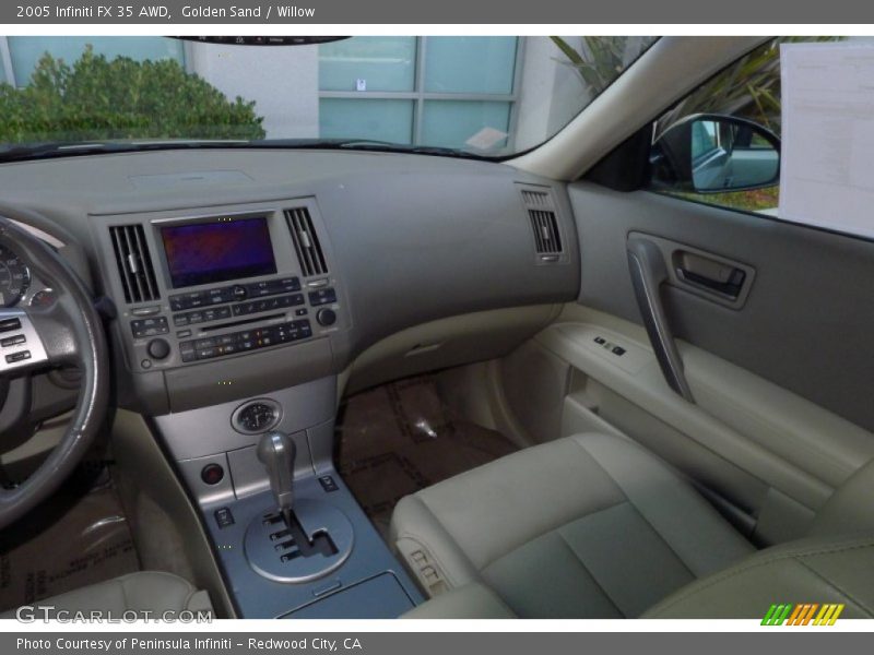 Dashboard of 2005 FX 35 AWD