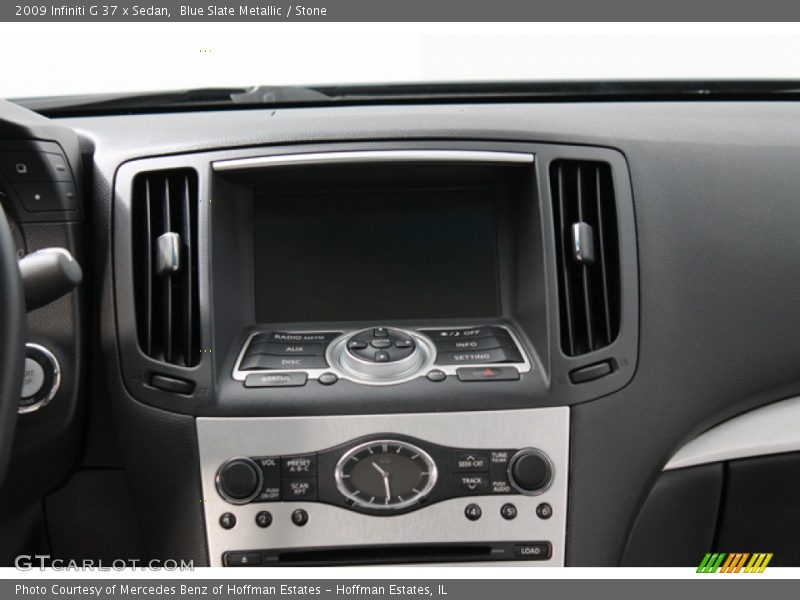 Controls of 2009 G 37 x Sedan
