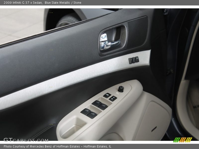 Controls of 2009 G 37 x Sedan