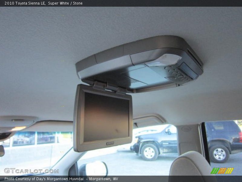 Super White / Stone 2010 Toyota Sienna LE