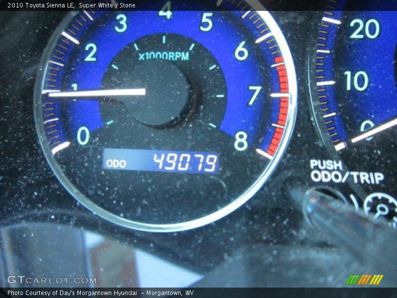Super White / Stone 2010 Toyota Sienna LE