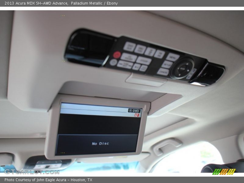 Controls of 2013 MDX SH-AWD Advance