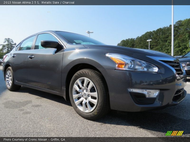 Front 3/4 View of 2013 Altima 2.5 S