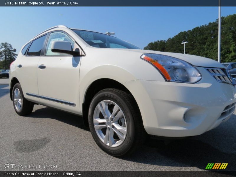 Pearl White / Gray 2013 Nissan Rogue SV
