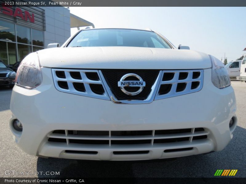 Pearl White / Gray 2013 Nissan Rogue SV