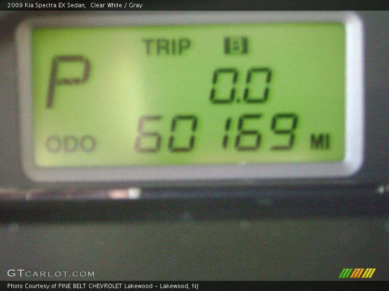 Clear White / Gray 2009 Kia Spectra EX Sedan