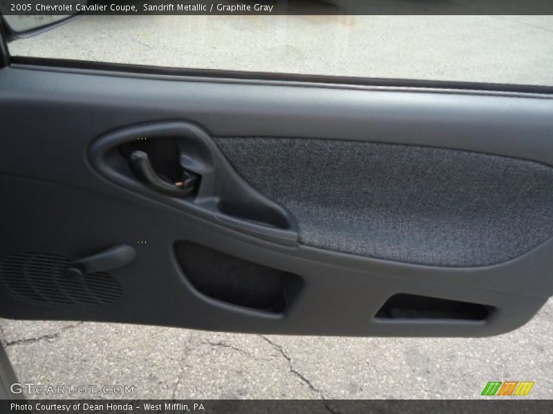 Sandrift Metallic / Graphite Gray 2005 Chevrolet Cavalier Coupe