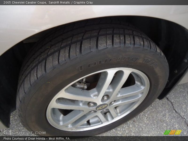 Sandrift Metallic / Graphite Gray 2005 Chevrolet Cavalier Coupe